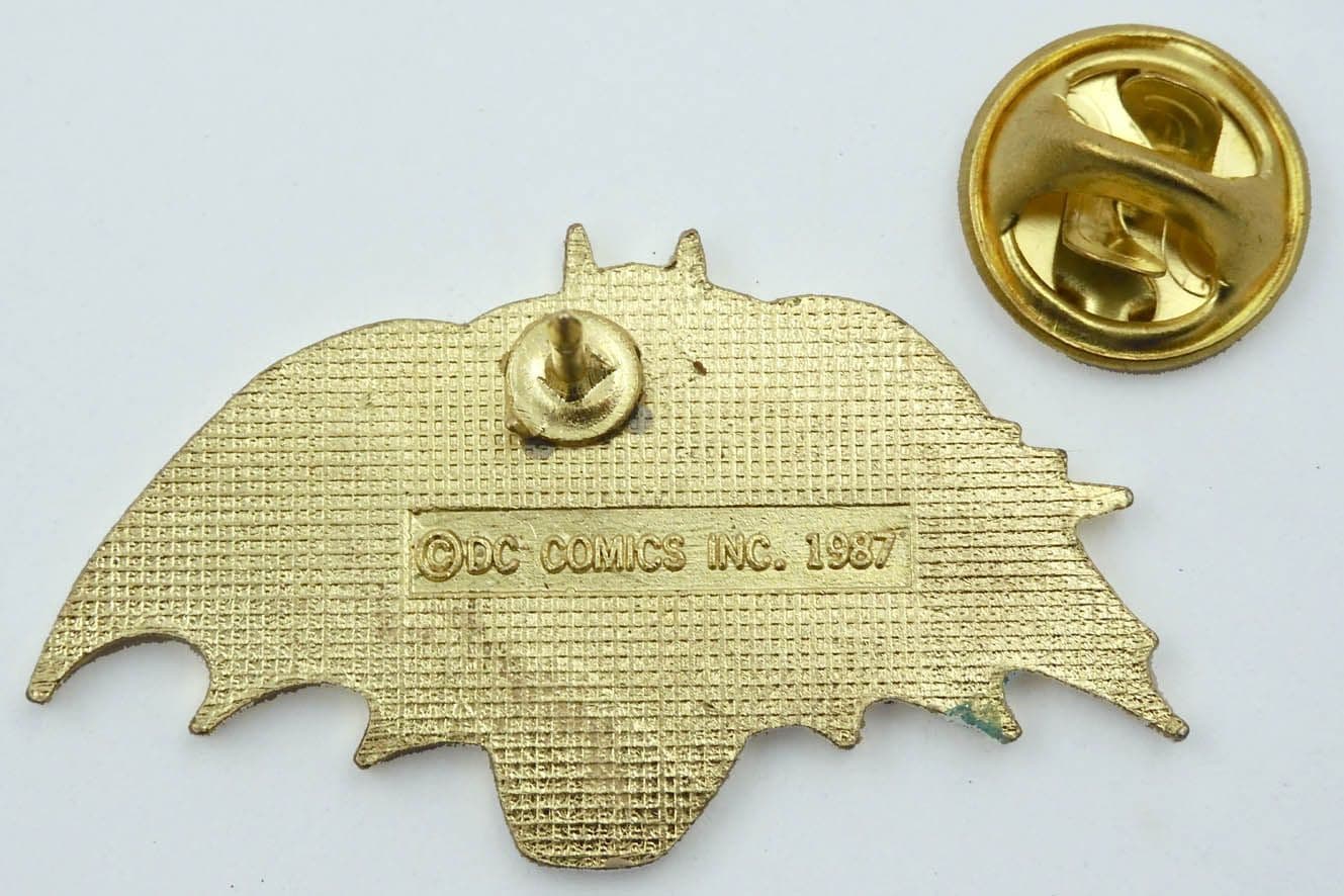 Batman - 'Flying' Enamel Badge