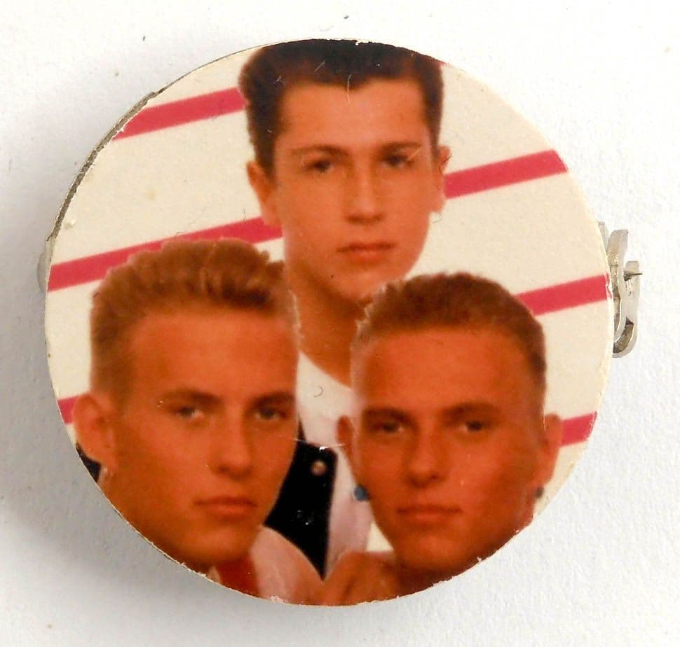 Bros - 'Heads' Round Lapel Badge